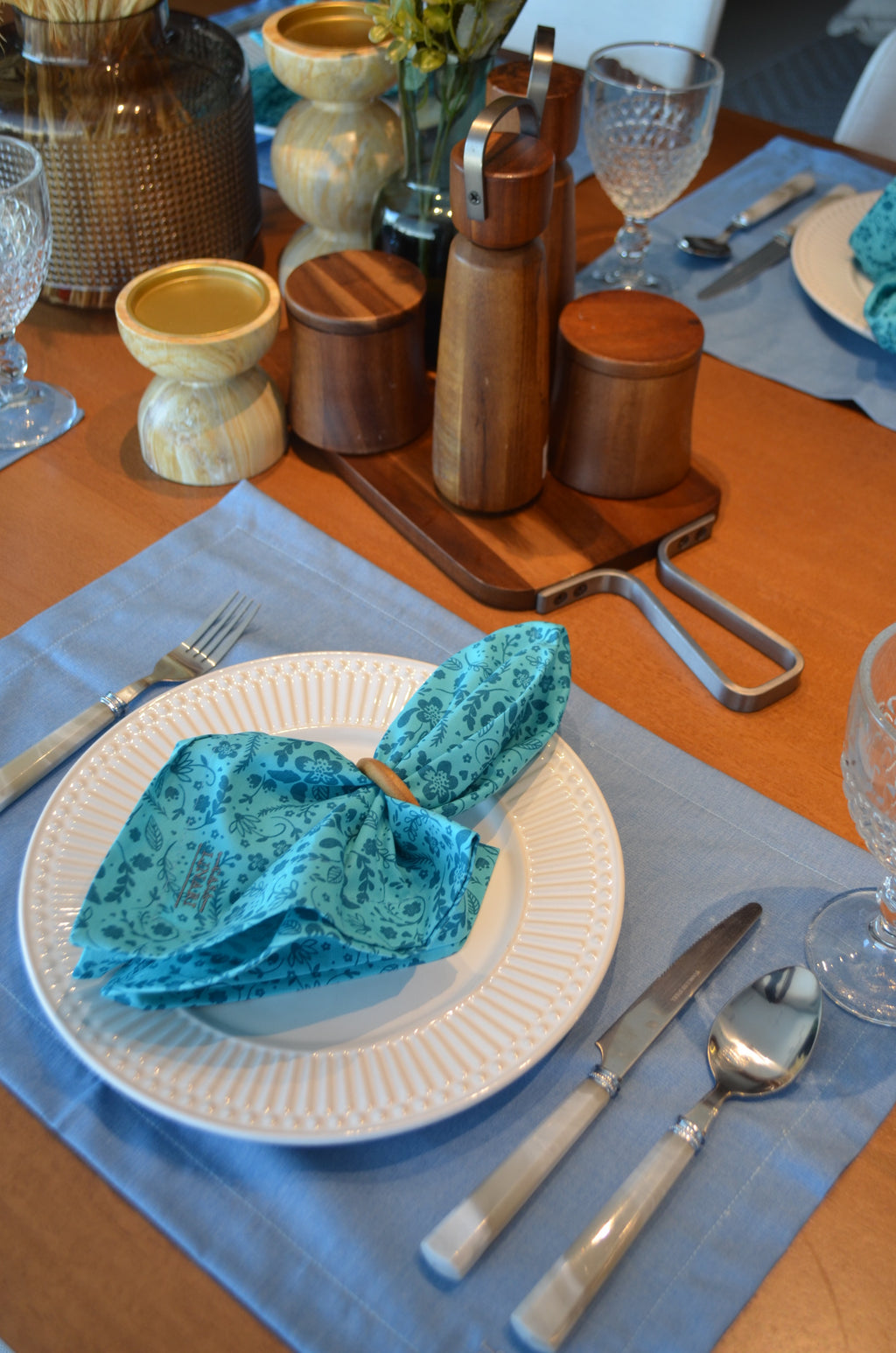 Kit Mesa Posta Premium Guardanapos E Jogo Americano Flores Azul com Azul Celeste