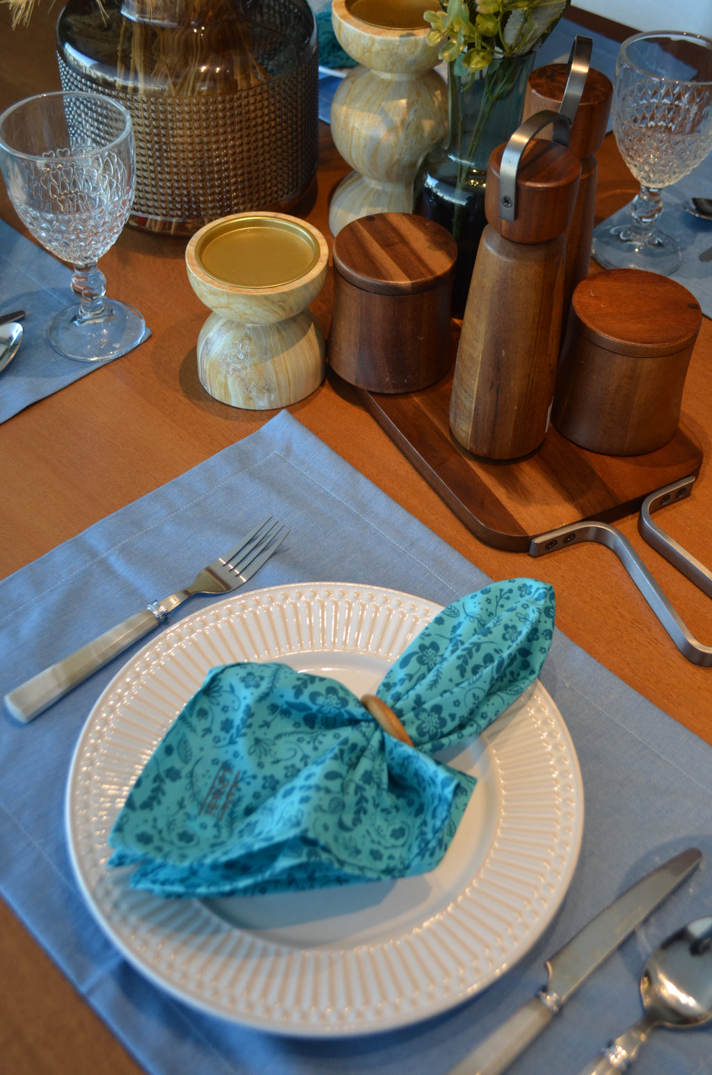 Kit Mesa Posta Premium Guardanapos E Jogo Americano Flores Azul com Azul Celeste