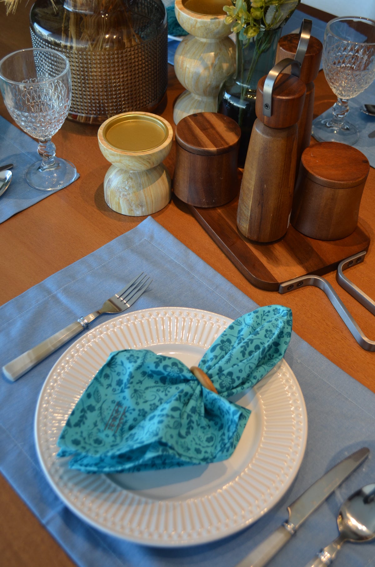 Kit Mesa Posta Premium Guardanapos E Jogo Americano Flores Azul com Azul Celeste